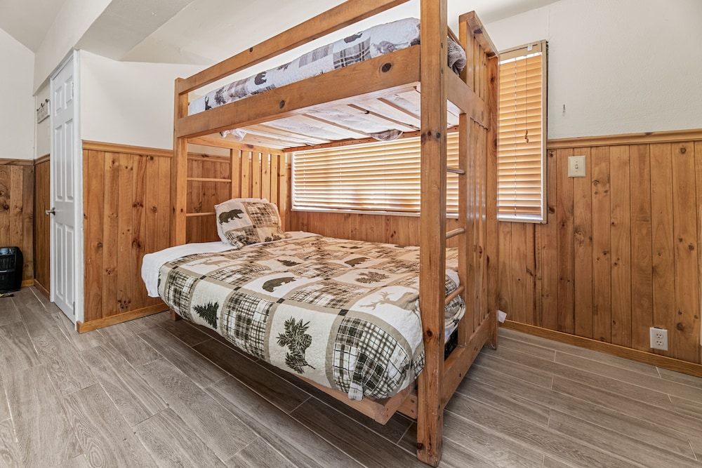 Big Bear Lakefront Lodge - photo 24