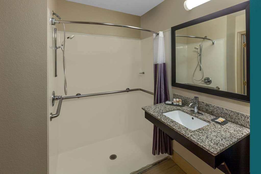 La Quinta Inn & Suites by Wyndham Midland North - photo 17