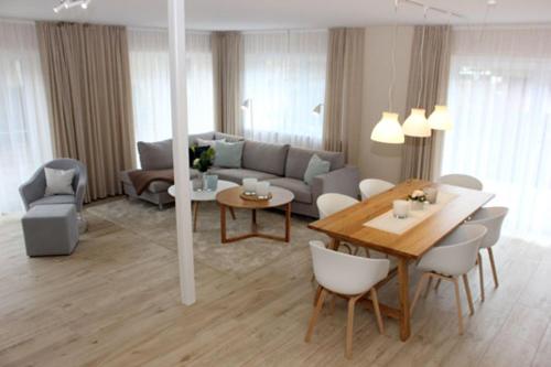 Strandvilla Birkenallee Haus Meerzeit — 4-Star Luxury Hotel in Neuhaus, Germany