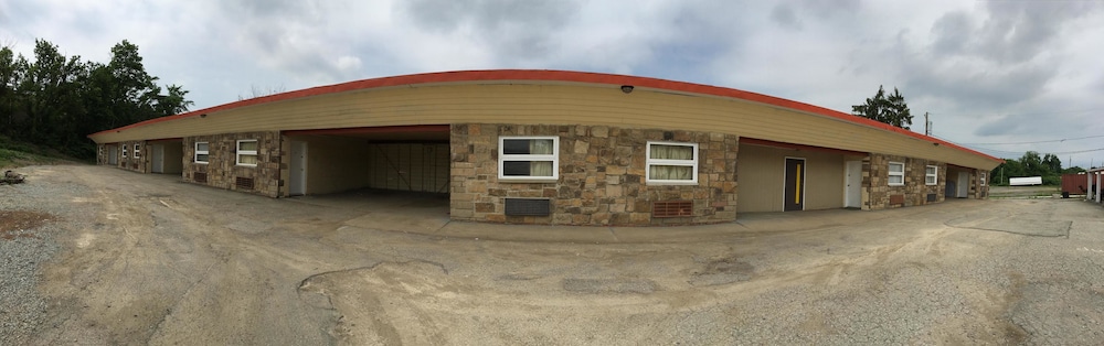 Huntingdon Inn - photo 16