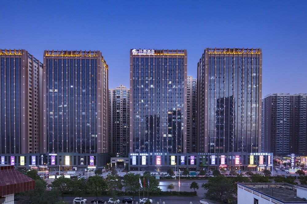 Qianna Qianxun Hotel — 4-Star Luxury Hotel in Luoyang, People's Republic of China