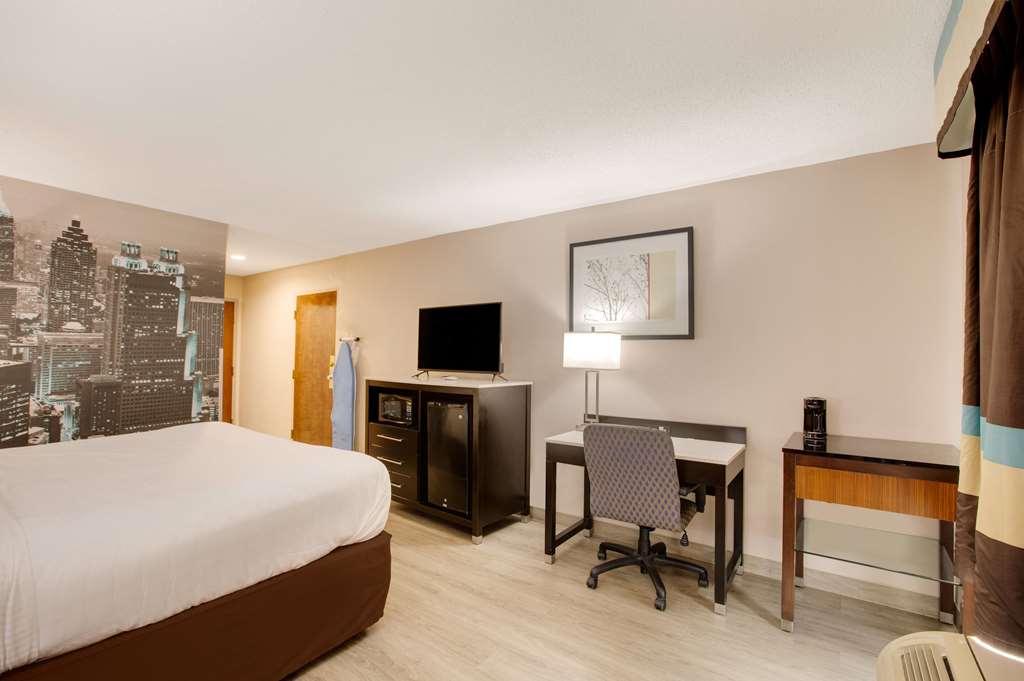 Clarion Pointe Atlanta Airport College Park - photo 14