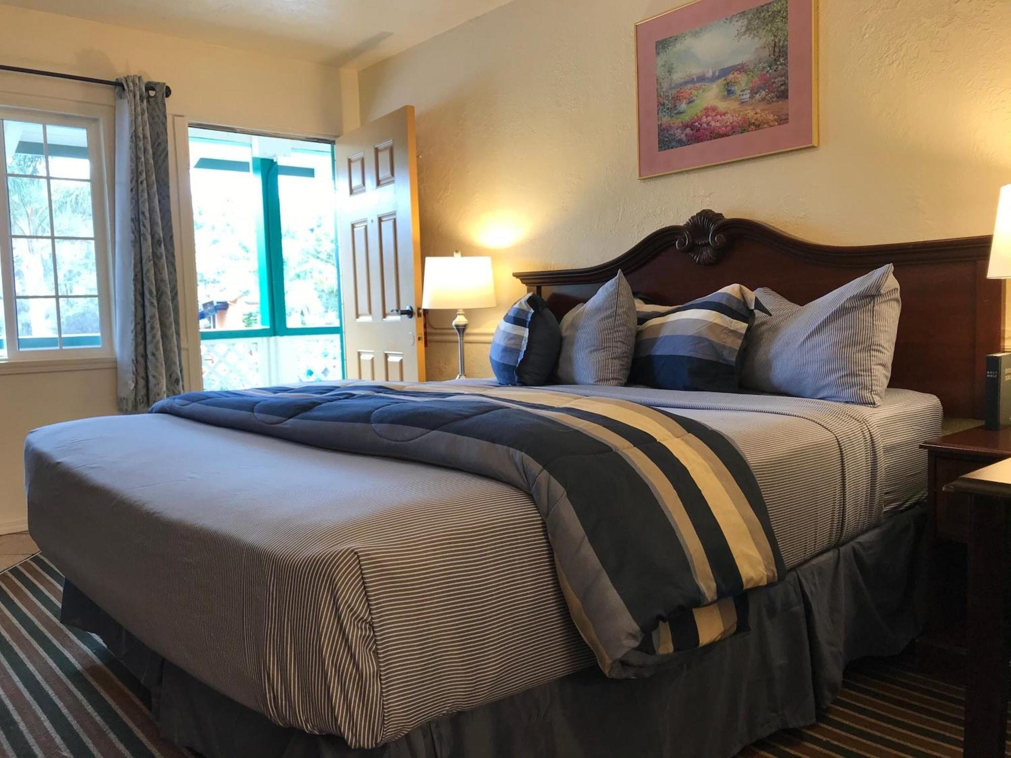 Monterey Pines Inn - photo 14