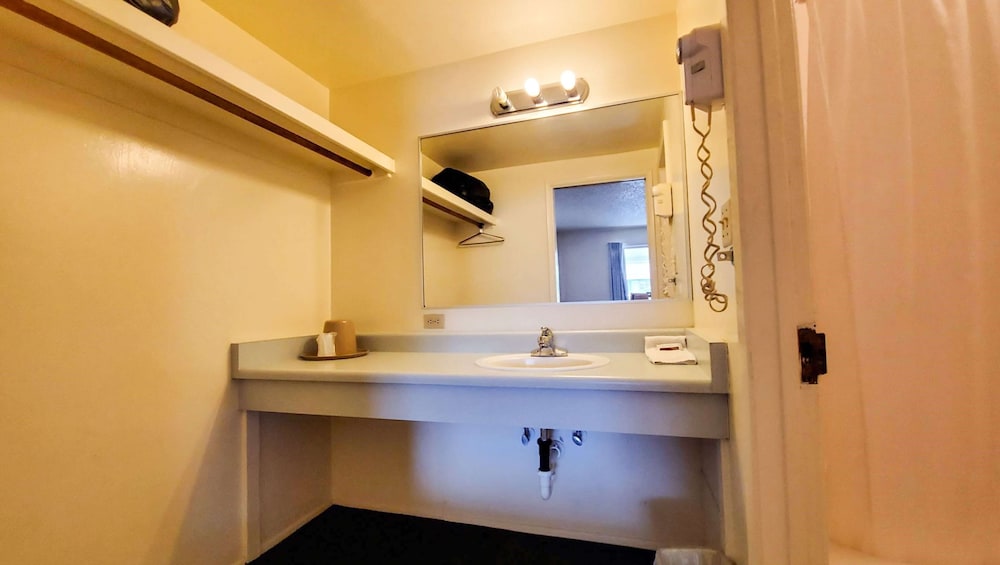 Magnuson Hotel Sierra Vista - photo 25