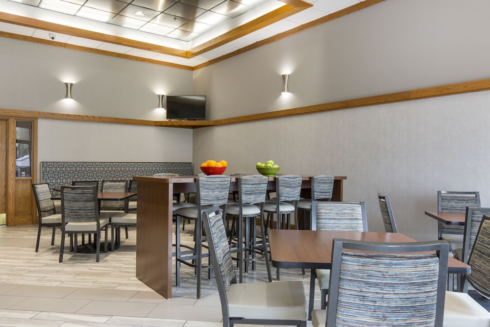 Greenstay Hotel & Suites - photo 42
