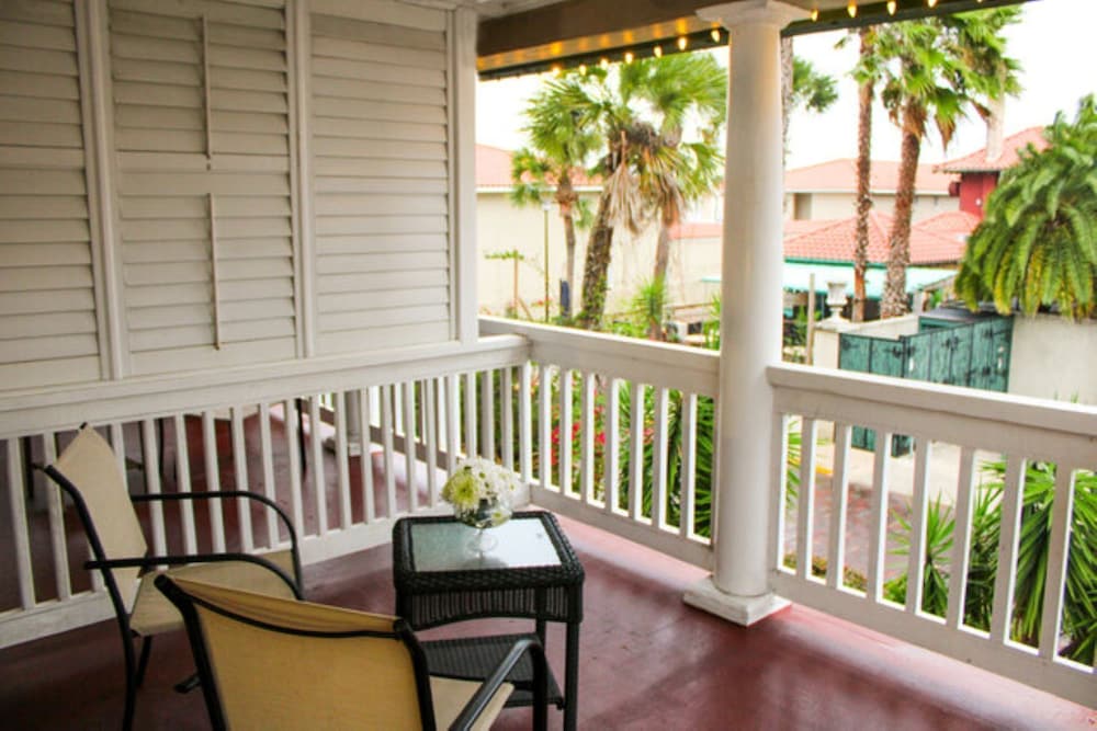 Inn on Charlotte Boutique Hotel - photo 14