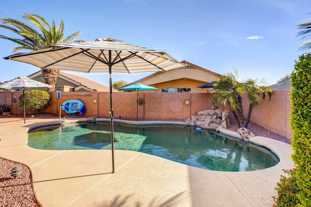 Pets Welcome Group Retreat with Pool in Surprise — 4-Star Luxury Hotel in Surprise, United States