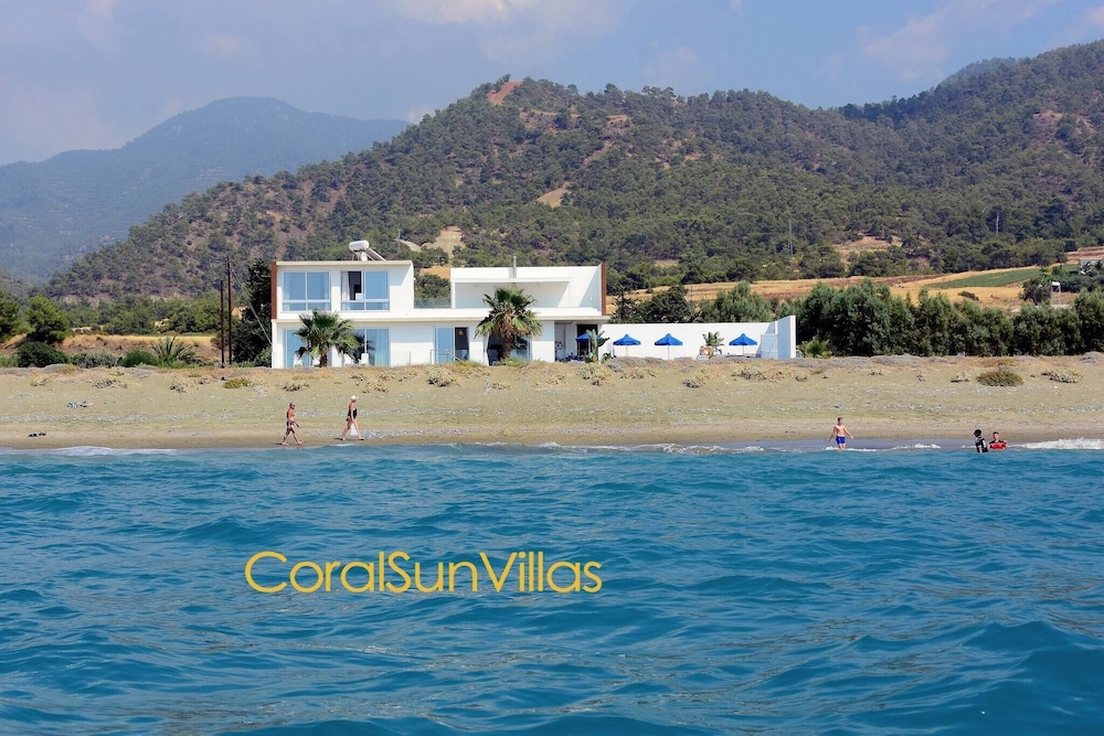 Blue Beach Front Spectacular Villa Sleeps 10
