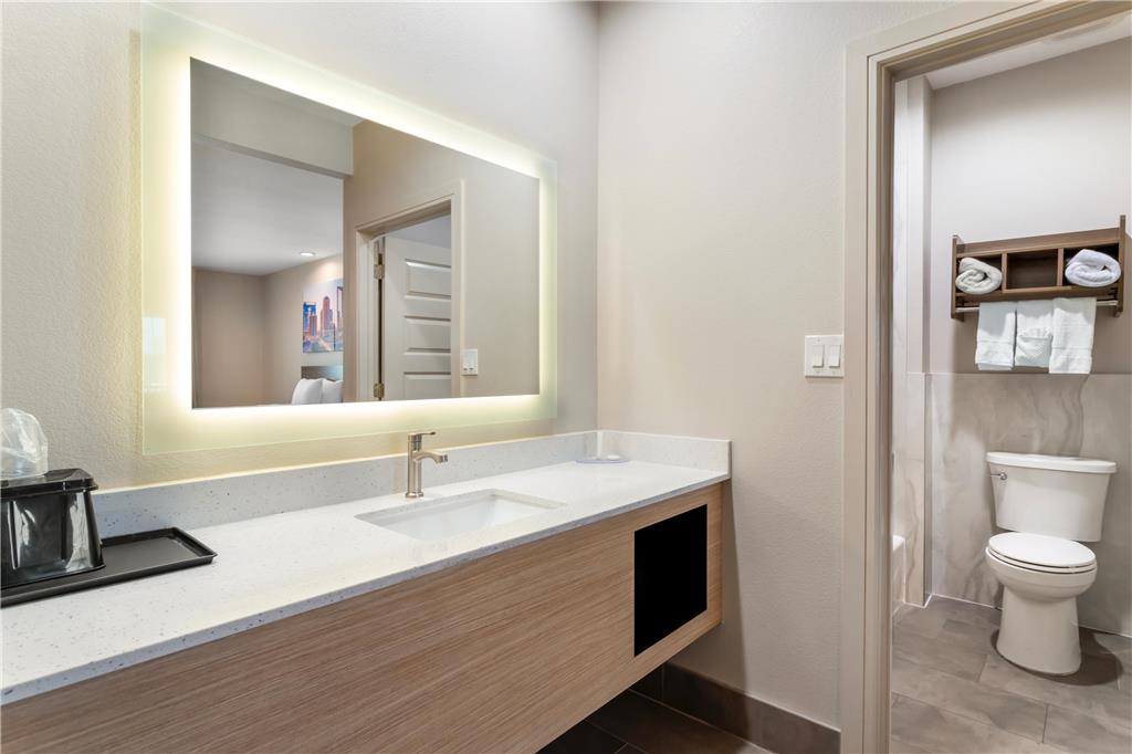 Clarion Pointe Spring Houston North - photo 12