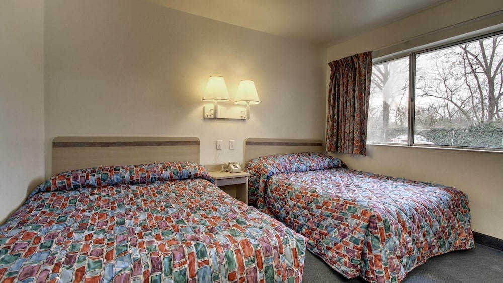 Red Carpet Inn Jeffersonville - photo 8