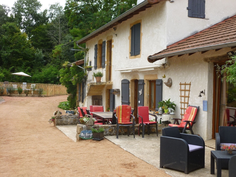 La Bergerie Du Bois Joannin — hotel in Saint-Nizier-Sous-Charlieu