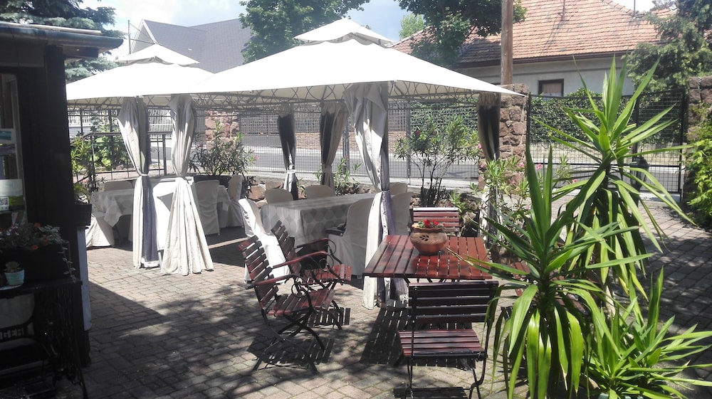 Hotel Viktória Vendégház in Balatonalmadi, Hungary