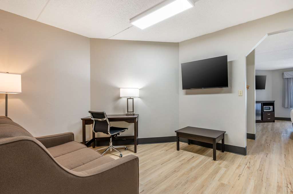 Clarion Pointe Louisville East - photo 19