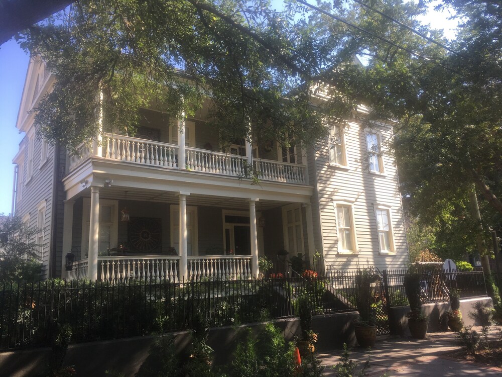 22 Charlotte — 4-Star Luxury Hotel in Charleston, United States