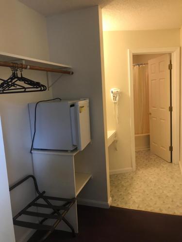 Four Seasons Motor Inn - photo 38