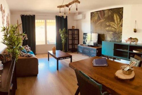 AzurCosy T2 calme balcon au sud — 4-Star Luxury Hotel in Bandol, France