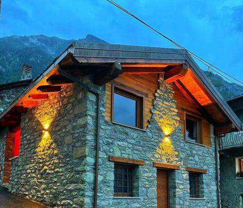 Lo Stambecco Bianco Chalet — 4-Star Luxury Hotel in Aosta, Italy