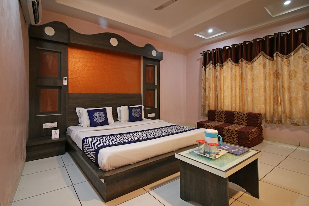 OYO 4608 Hotel Galaxy in Katra, India