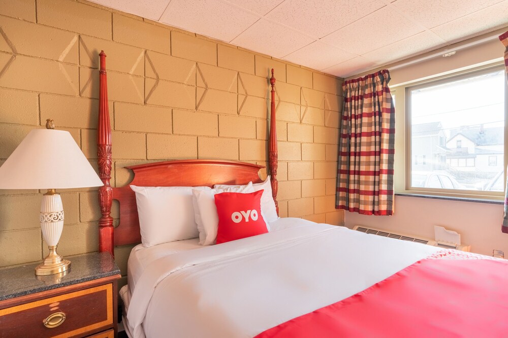OYO Hotel Malden MA Broadway - photo 6