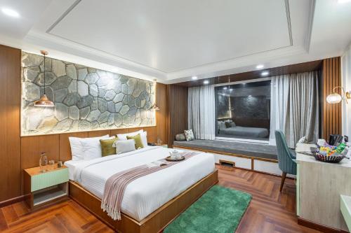 Alaya Stays 6BHK With Garden Evaara Woods Hilltop — 4-Star Luxury Hotel in Shimla, India