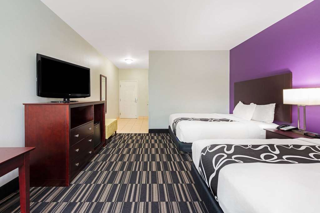 La Quinta Inn & Suites by Wyndham Bridge City - photo 16