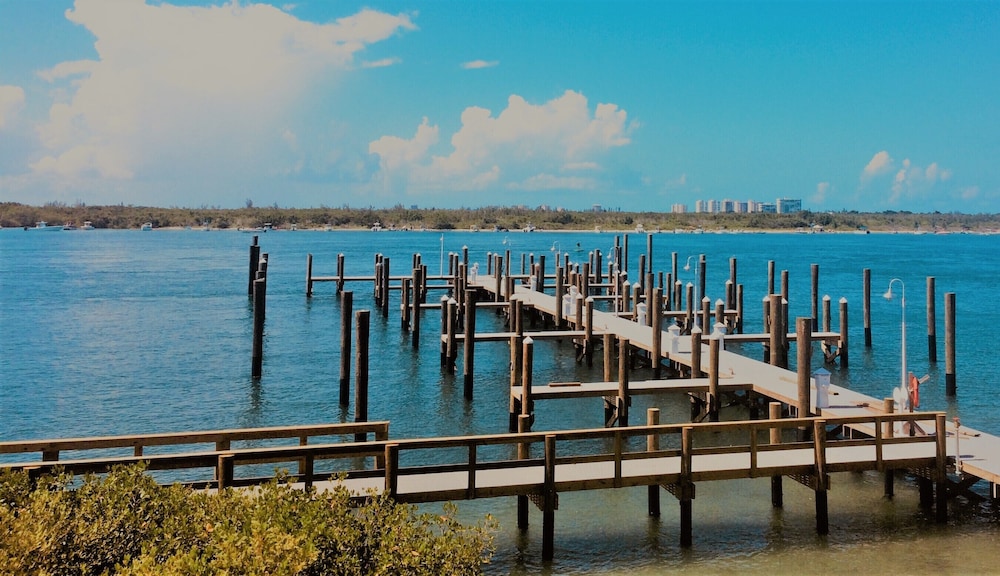 Dockside Inn & Resort - photo 19