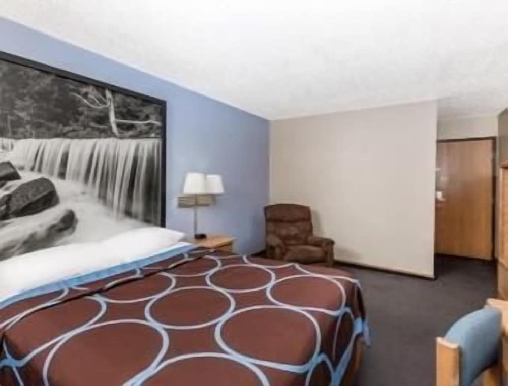 Super 8 by Wyndham Manhattan KS - photo 7