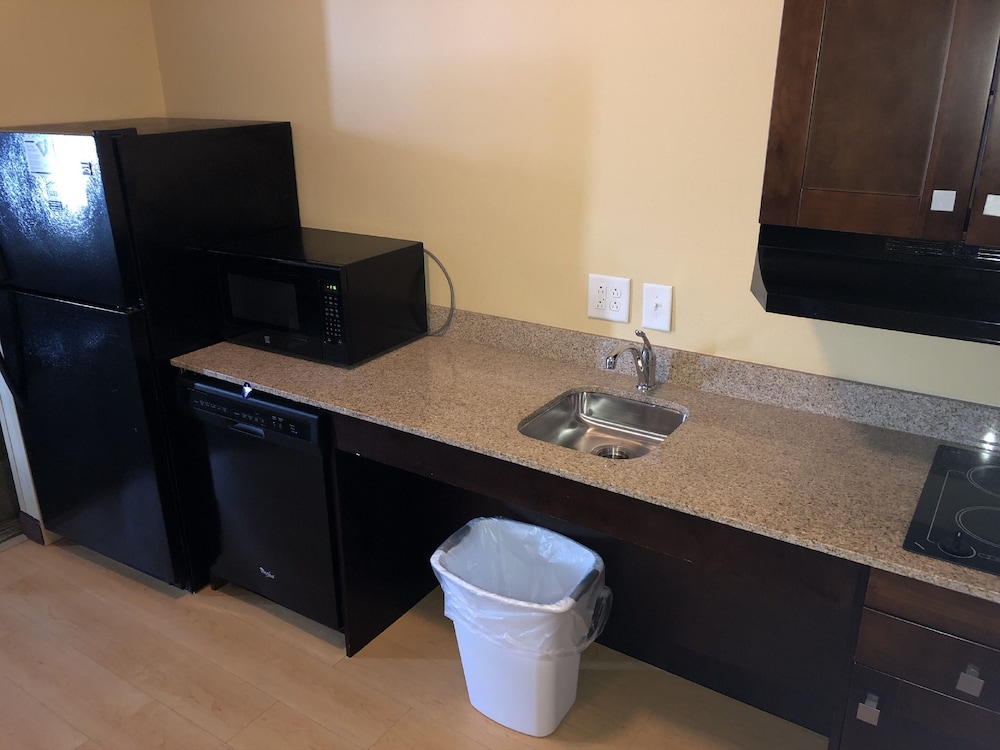 MainStay Suites Jacksonville near Camp Lejeune - photo 21