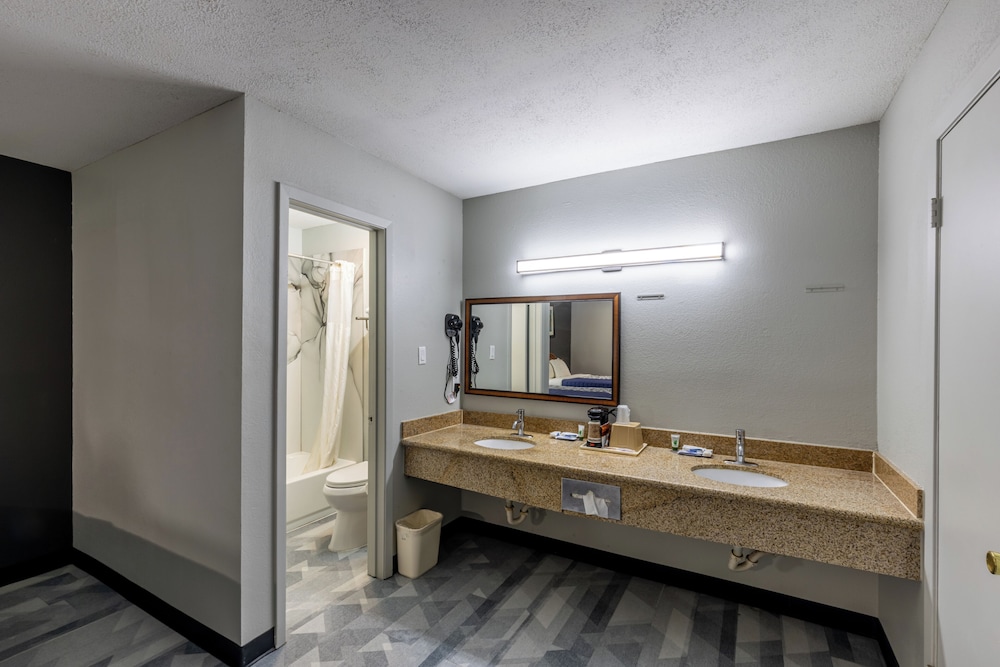 Freer Executive inn and Studios - photo 14