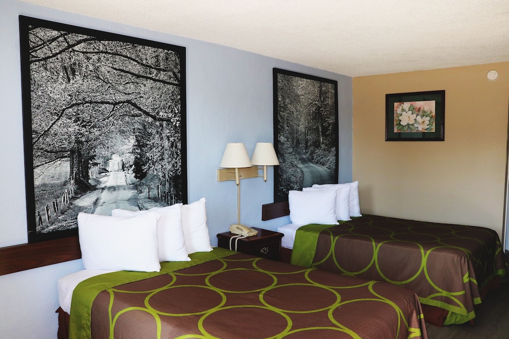 Super 8 by Wyndham Clarksville East - photo 8