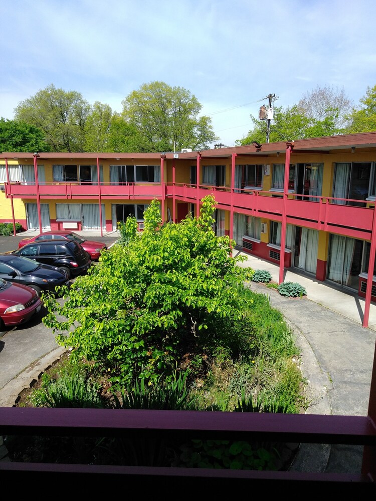 Longview Inn - photo 7
