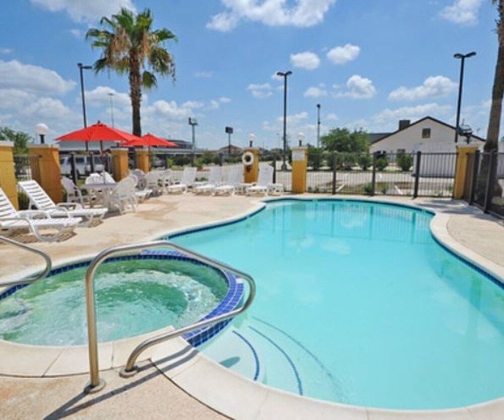 Baymont Inn and Suites by Wyndham The Woodlands - photo 24