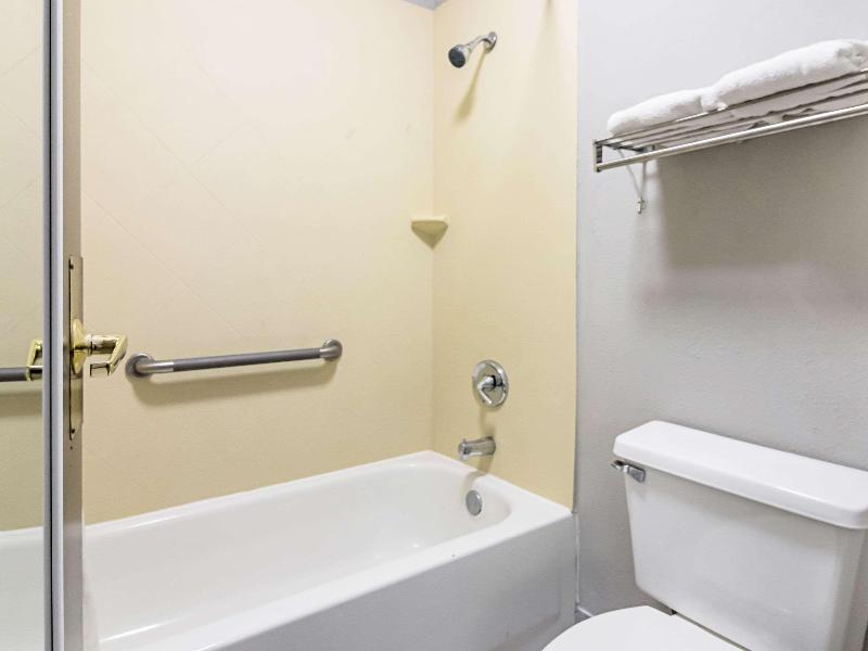 Quality Inn Knoxville TN - photo 10