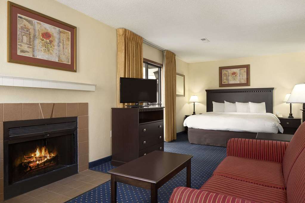 Hawthorn Suites by Wyndham Fort Wayne - photo 7