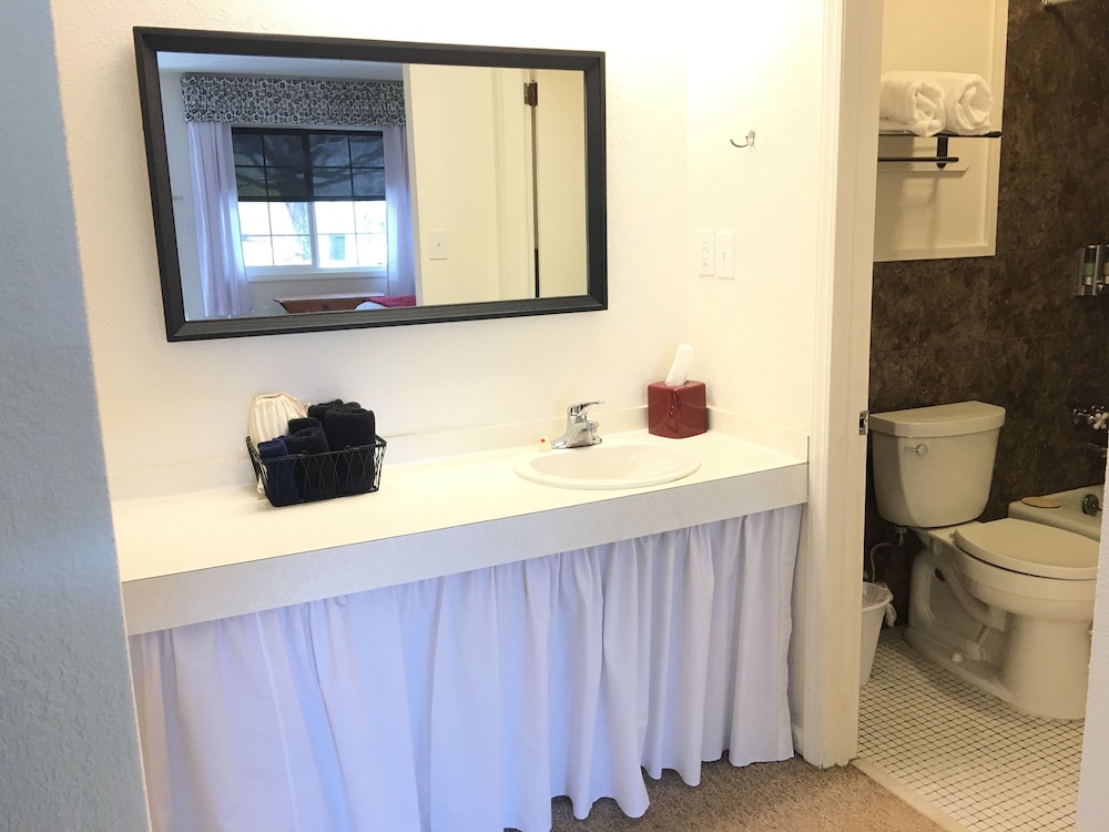 The Cardinal Inn - photo 4