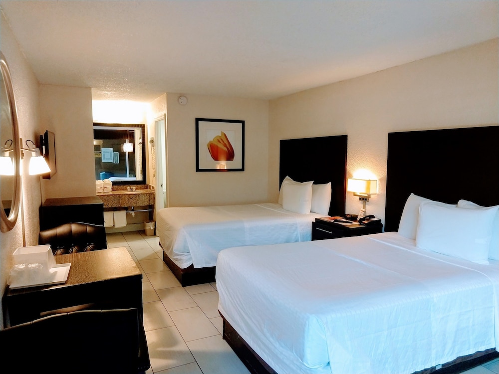Red Carpet Inn Airport and Cruise Port Hotel Fort Lauderdale - photo 7