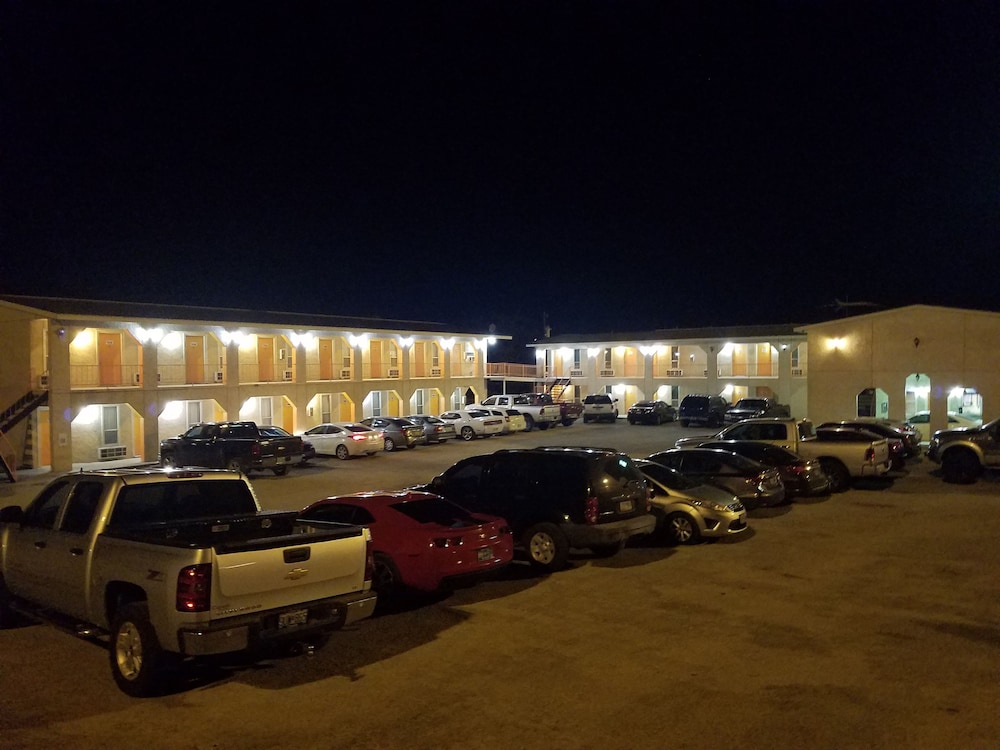 Cisco inn - photo 11