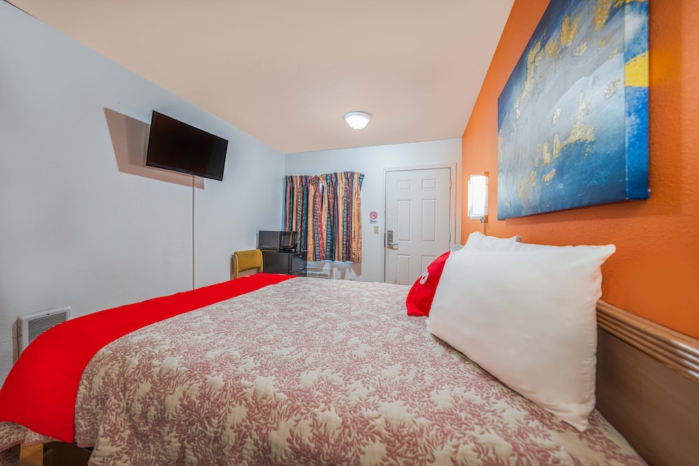 Royal Gateway Motel By OYO - photo 25