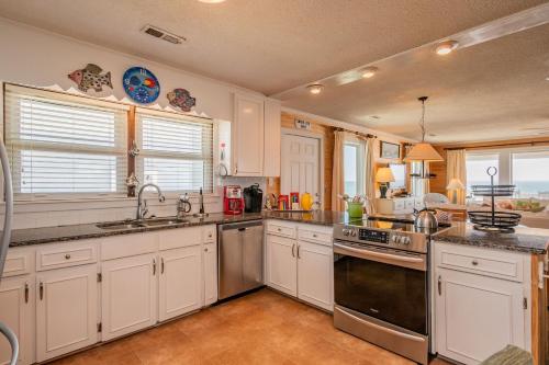 Beach Barracks by Oak Island Accommodations - photo 37
