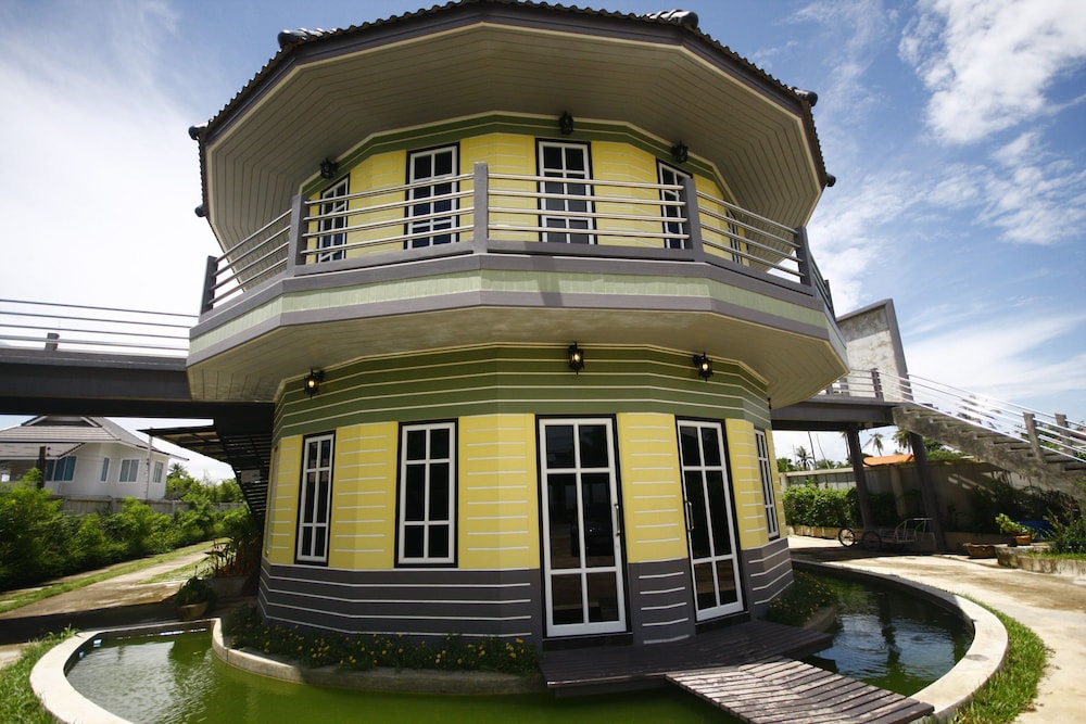 Wangthong Beach Resort — Laem Sing
