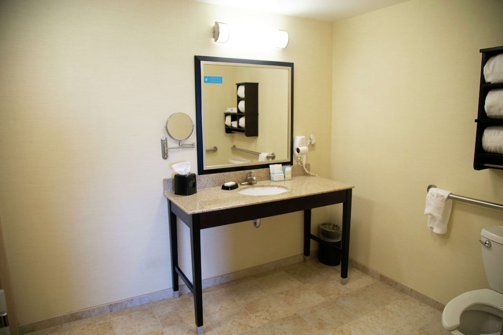 Hampton Inn & Suites Sharon - photo 61