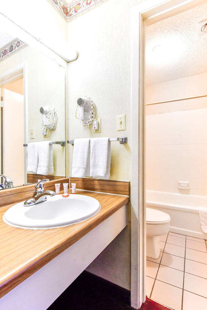 OYO Hotel Tyler Lindale - photo 17