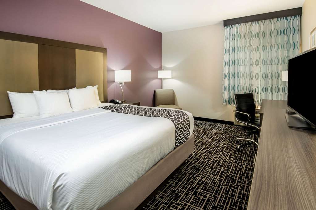 La Quinta Inn & Suites by Wyndham Pampa - photo 50