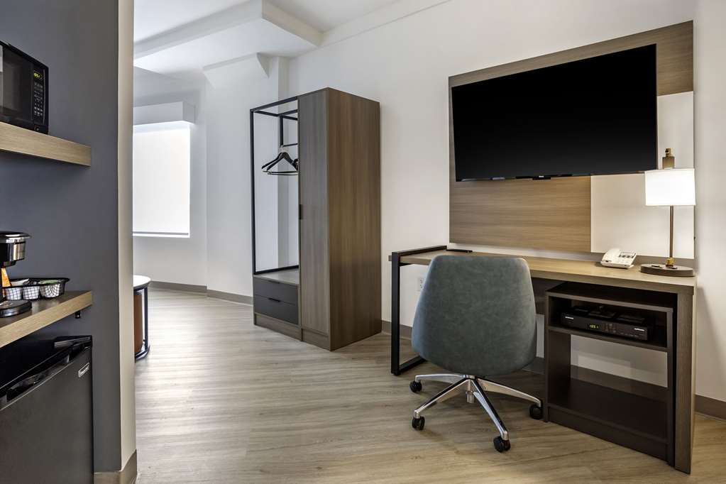 Comfort Inn & Suites Newark Liberty International Airport - photo 37