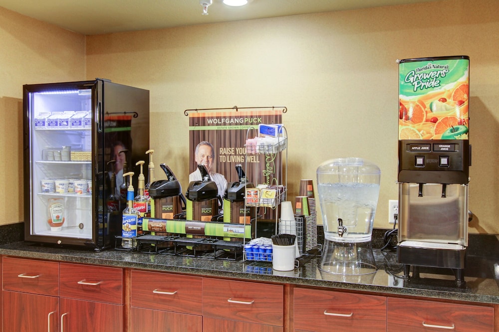 Cobblestone Inn & Suites Steele - photo 36