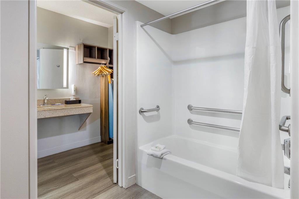 Quality Inn & Suites Raleigh Durham Airport - photo 25