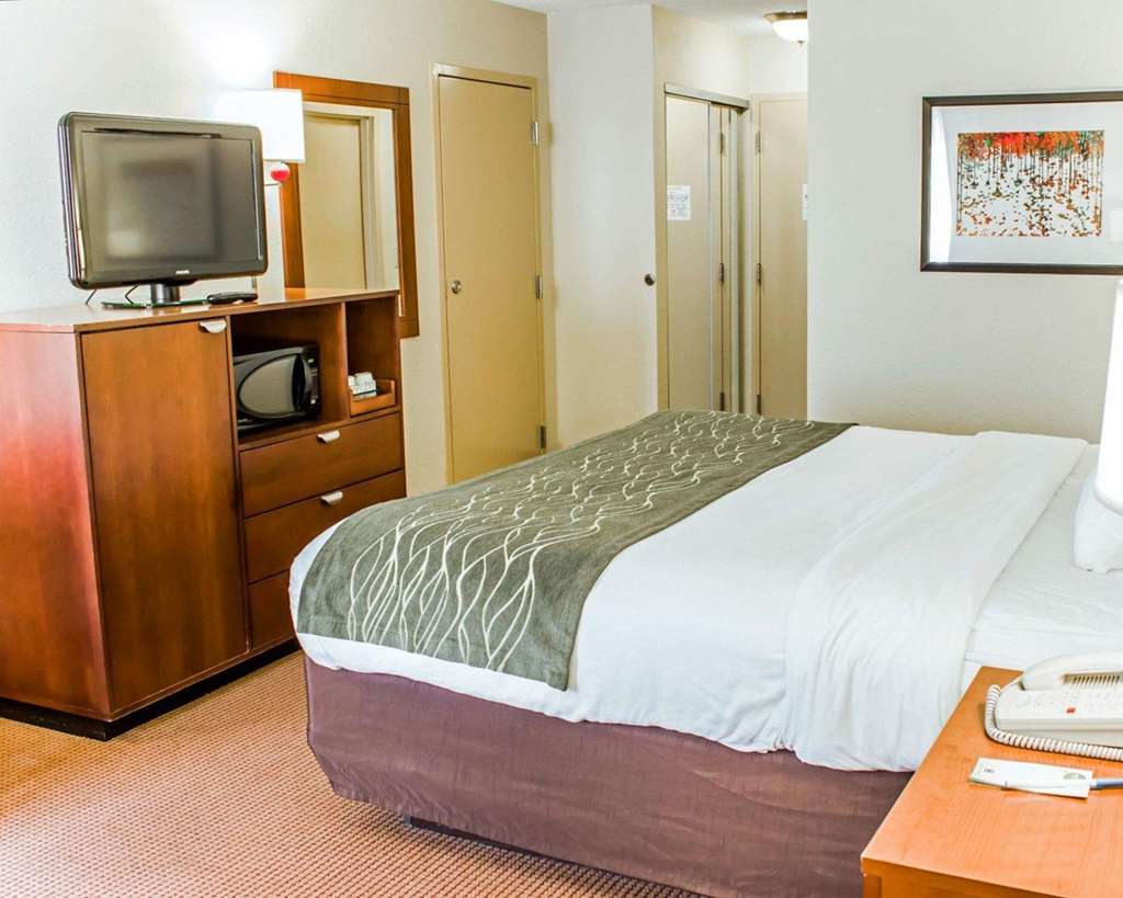 Comfort Inn Fayetteville near Fort Bragg - photo 13