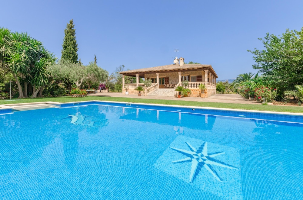 Ca'n Berguins — 4-Star Luxury Hotel in Buger, Spain