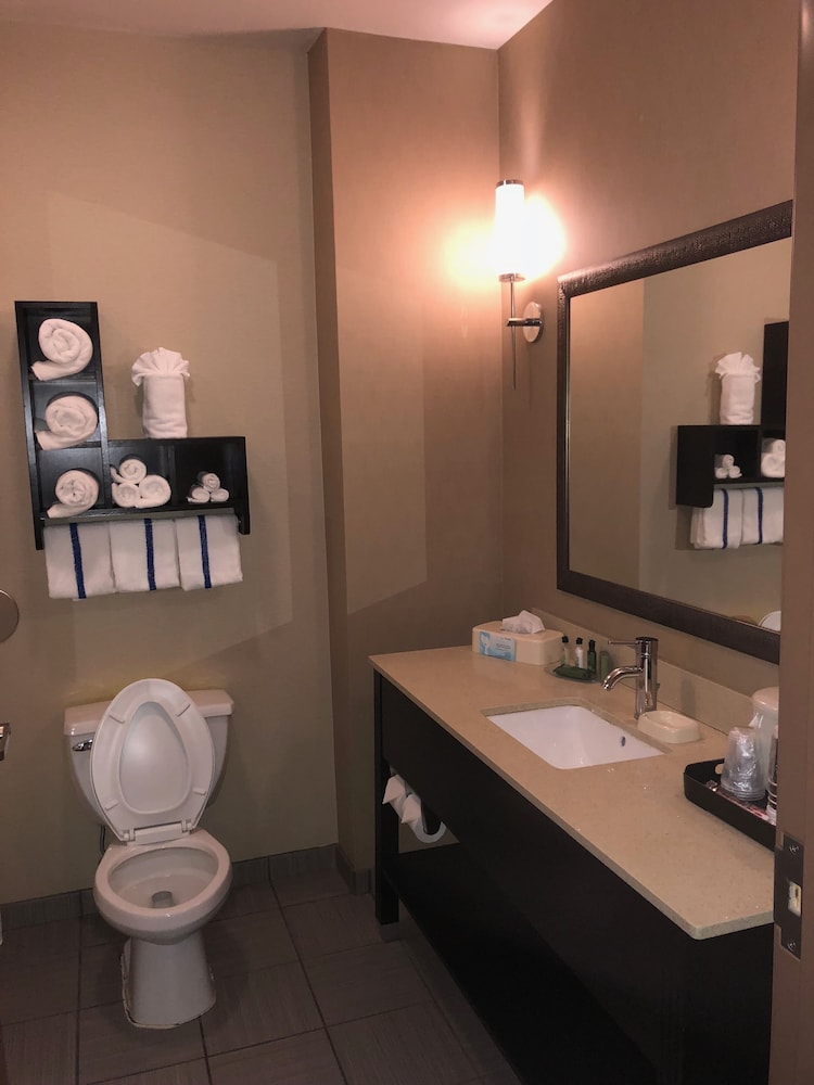 Country View Inn & Suites - photo 28