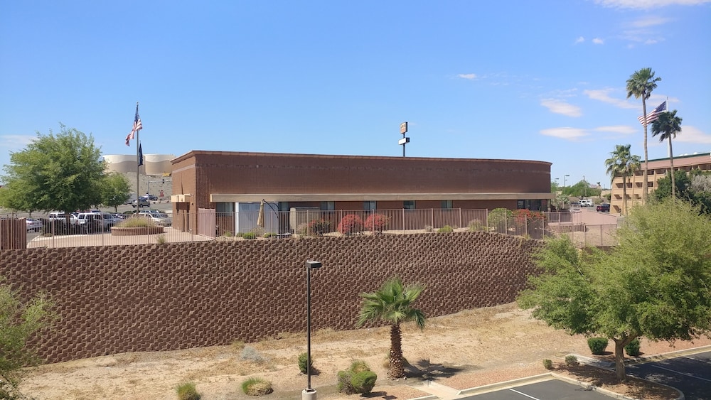 Hampton Inn & Suites Yuma - photo 51
